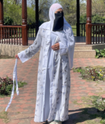 Printed White 4-Piece Abaya Set – Premium Georgette Shrug with Inner, Belt & Hijab - Image 2